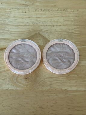 Makeup Revolution Powder Highlighter Reloaded - Dare to Divulge x2